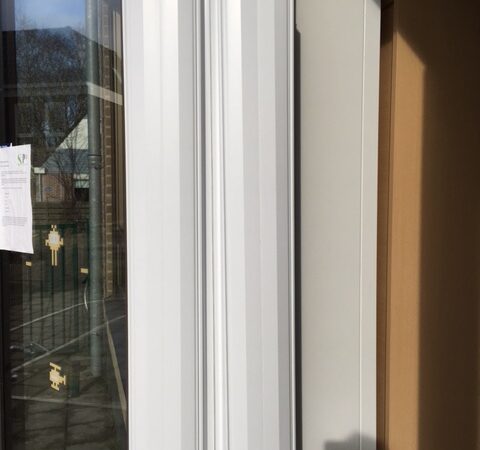 Finger Alert Extreme on Door White Close